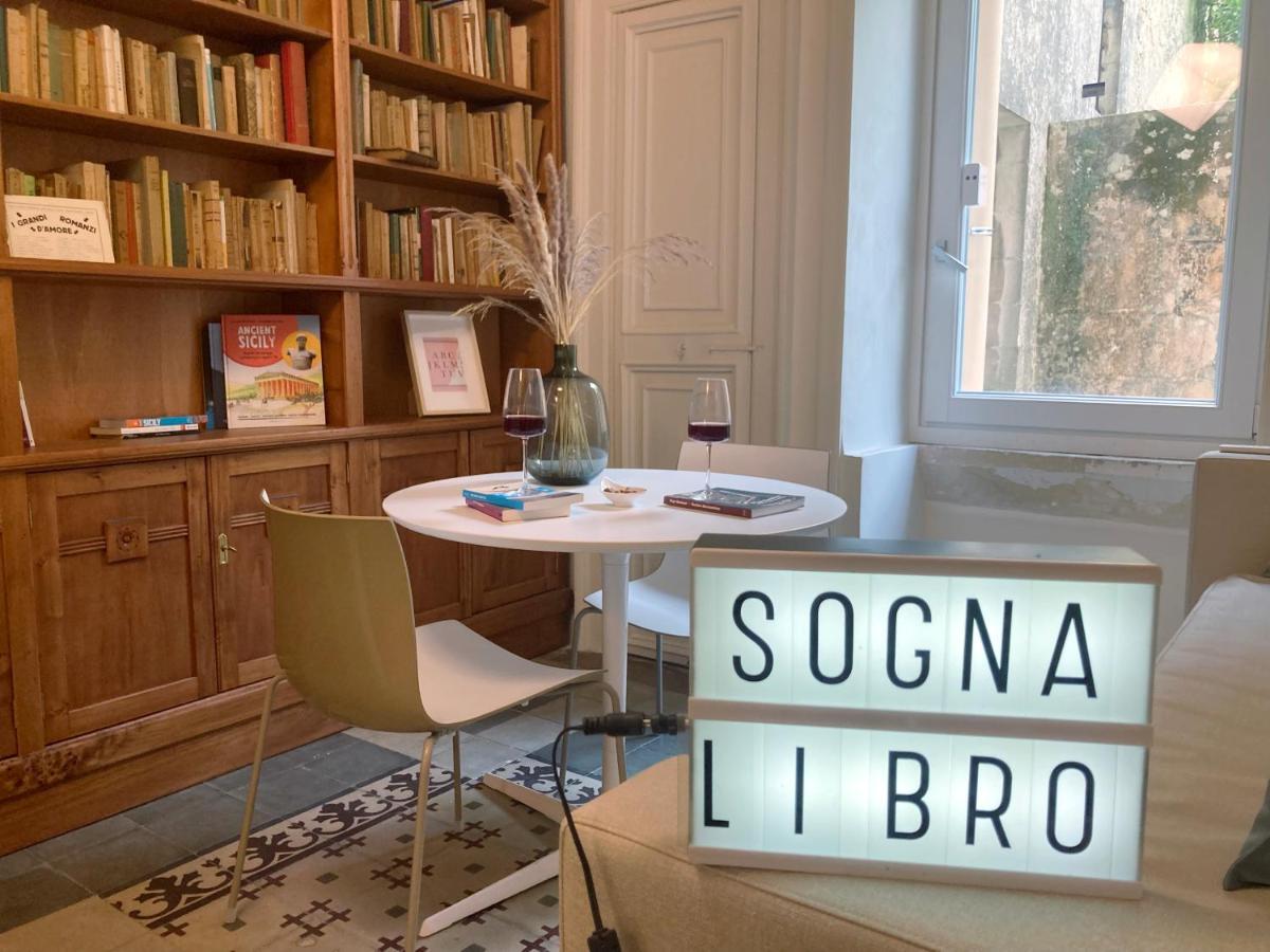 Sognalibro Bed And Books Acomodação com café da manhã Ragusa Exterior foto